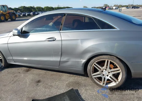 2011 Mercedes-Benz E 350 z USA, uszkodzony, nr VIN WDDKJ5GB3BF069331